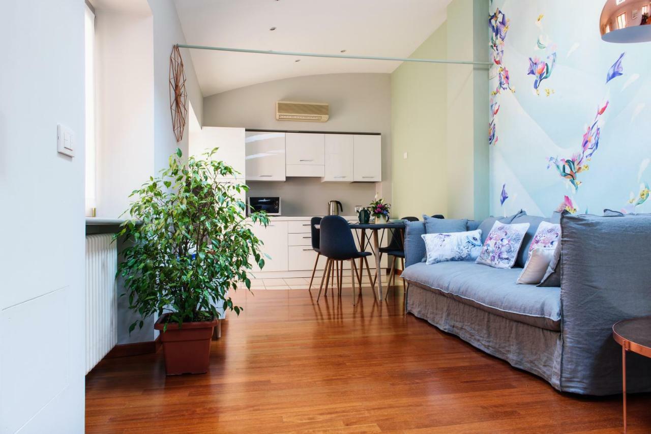 Lora Center Apartment Como Exterior photo
